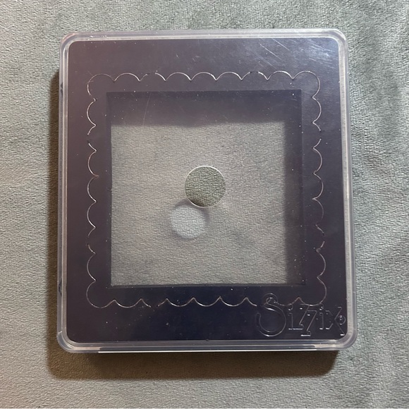 Sizzix Bigz Clear die - SCALLOP SQUARE - Picture 2 of 6